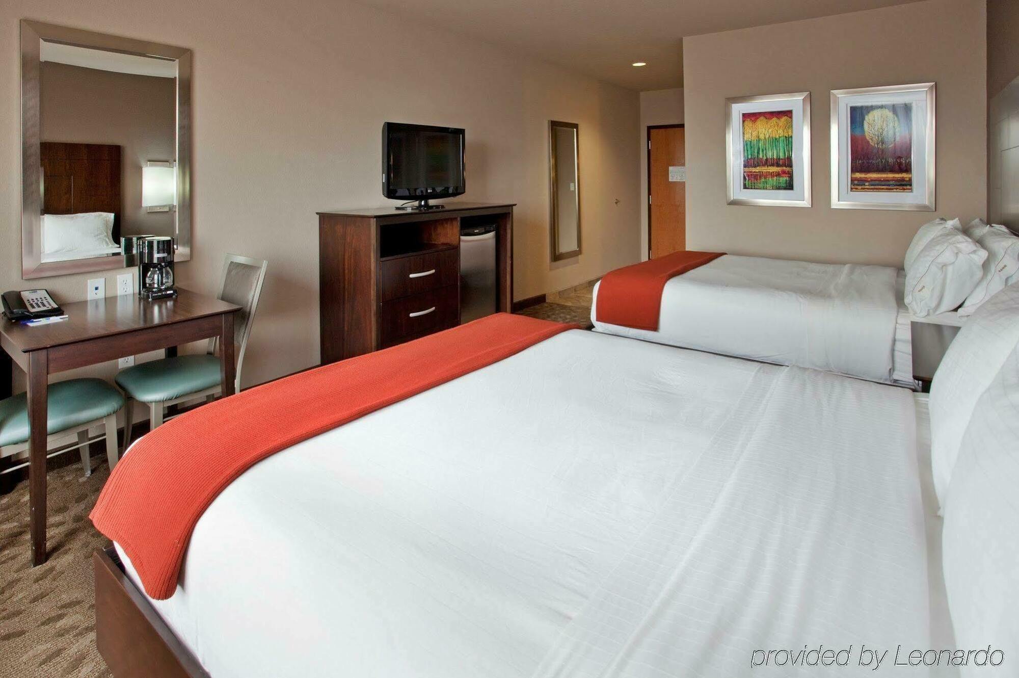 Holiday Inn Express Hotel And Suites Saint Robert, An Ihg Hotel Room photo